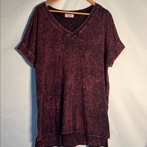 Zenana Outfitters Women's Maroon V-Neck Short Sleeve Tee